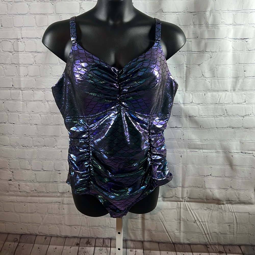 Torrid Iridescent Purple Mermaid Print One-Piece Bathing Suit 3X D/DD NWOT.